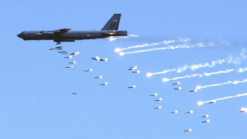 800px-B-52_Stratofortress